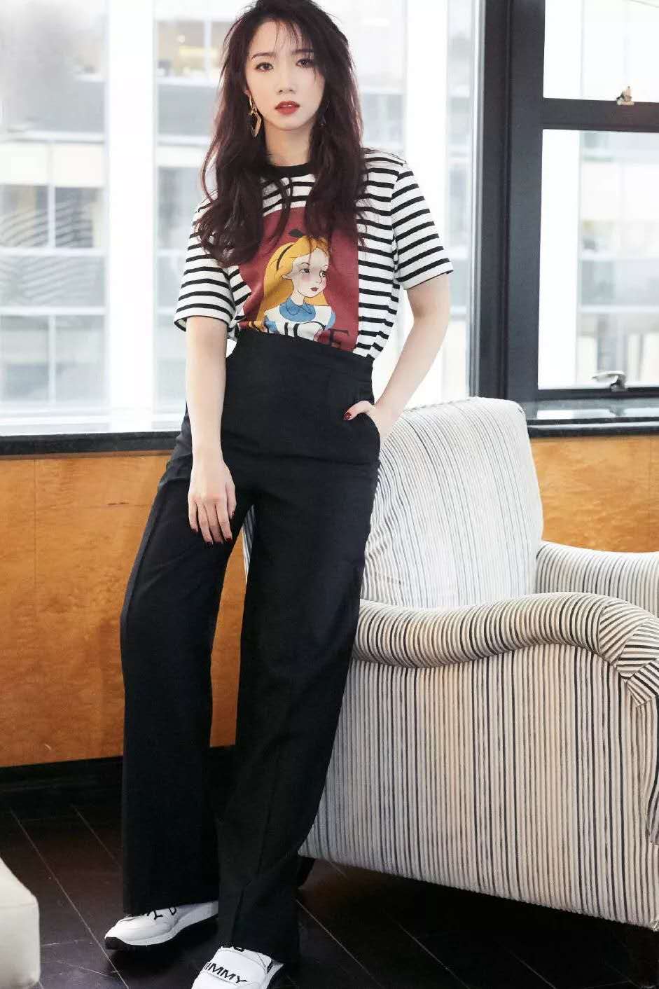 女明星们都穿的什么t恤,今年爆款t恤女