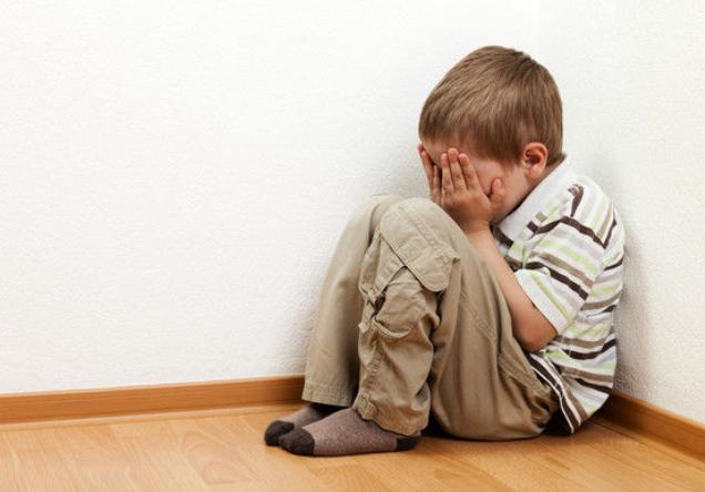 孩子在学校被人打了不肯说怎么办,宝宝被人欺负只会哭不还手怎么办