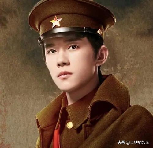民国军装男神霸气出场,成毅帅气军装