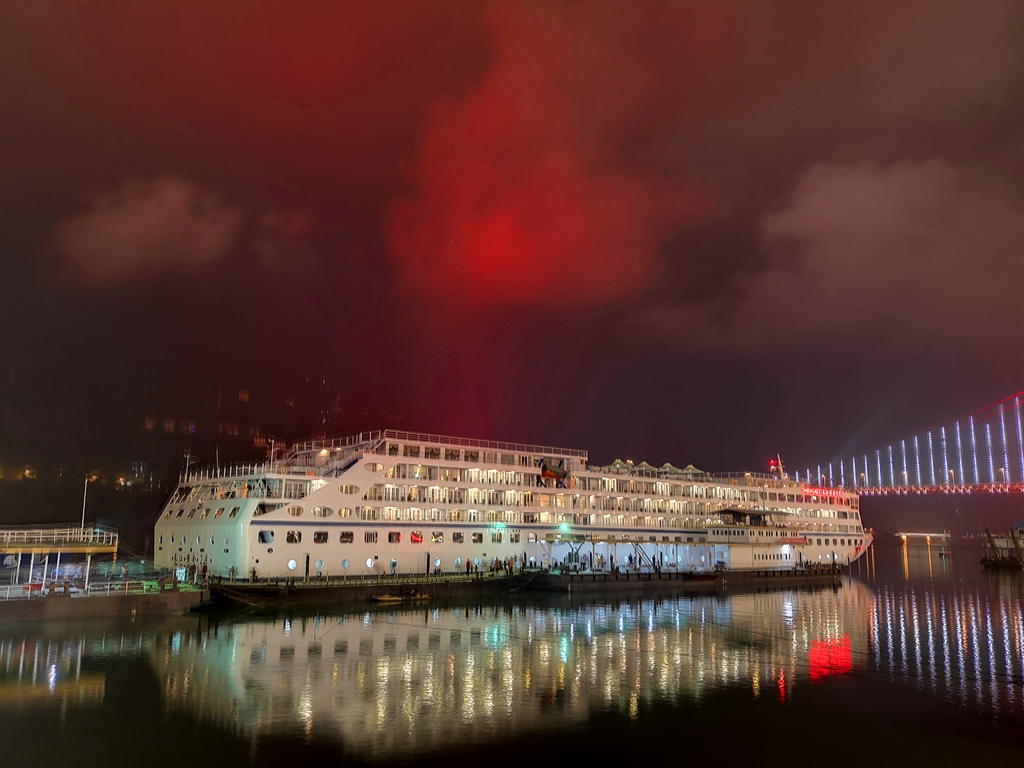 朝辞白帝彩云间中的白帝是指什么,朝辞白帝彩云间中提到的白帝