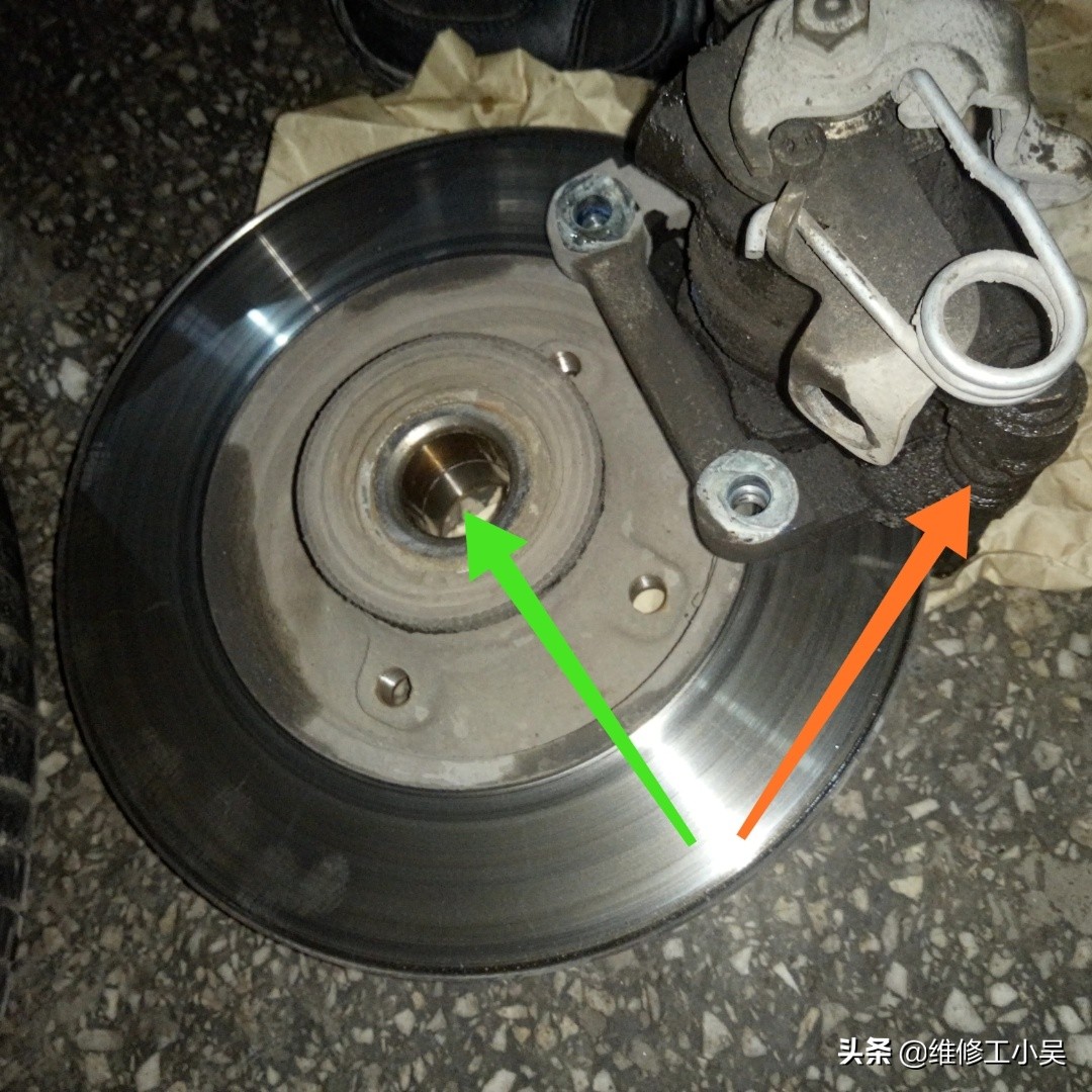 标致408刹车油液位传感器在哪里,标致408换刹车油壶感应器