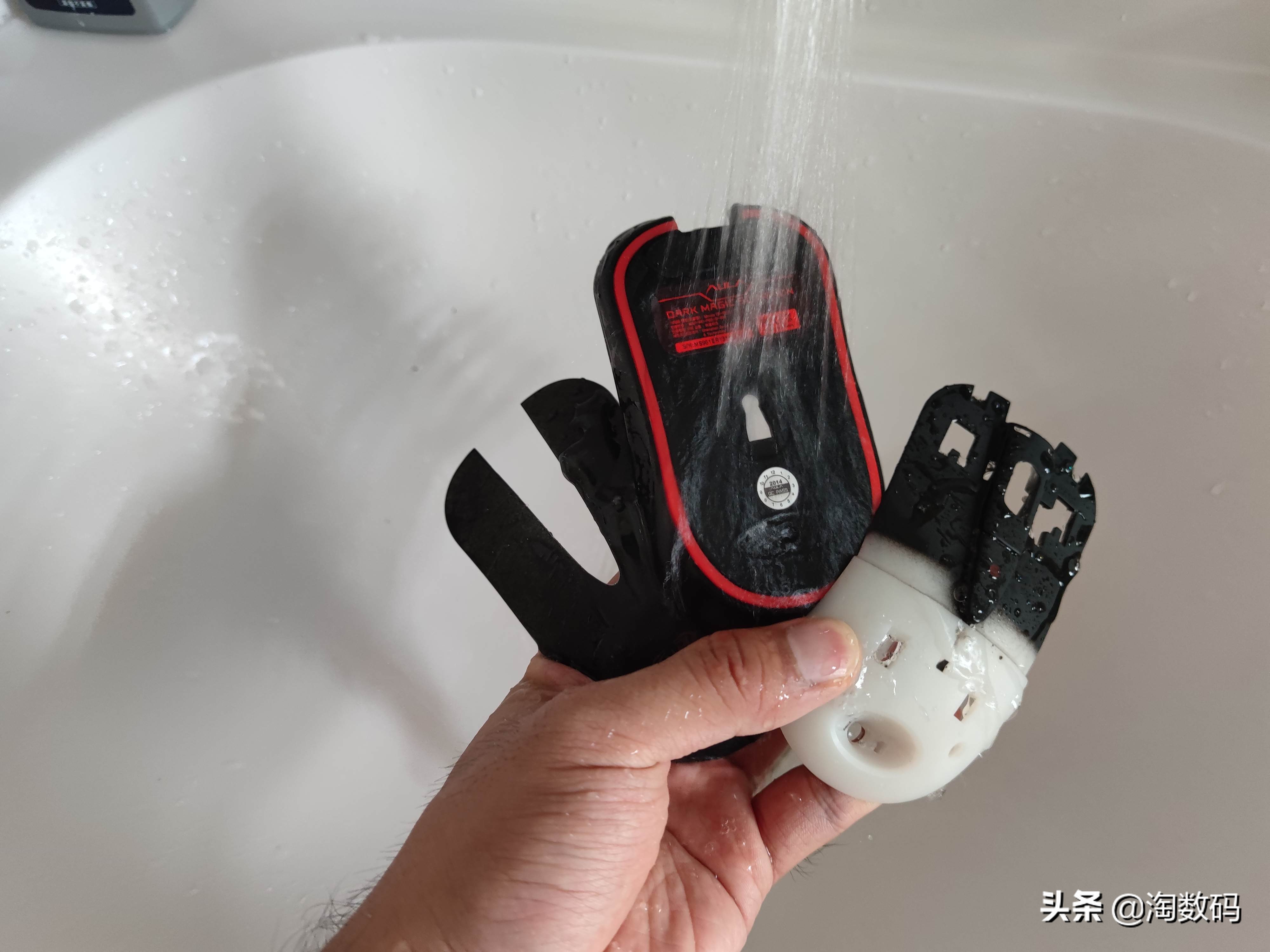 ¥9.9原封库存洋垃圾:AULA暗黑魔羯游戏鼠标开箱+拆解+除胶晒单