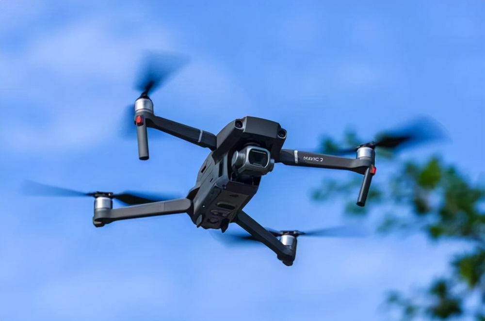 大疆创始人汪滔玩无人机,大疆无人机创始人汪滔本科