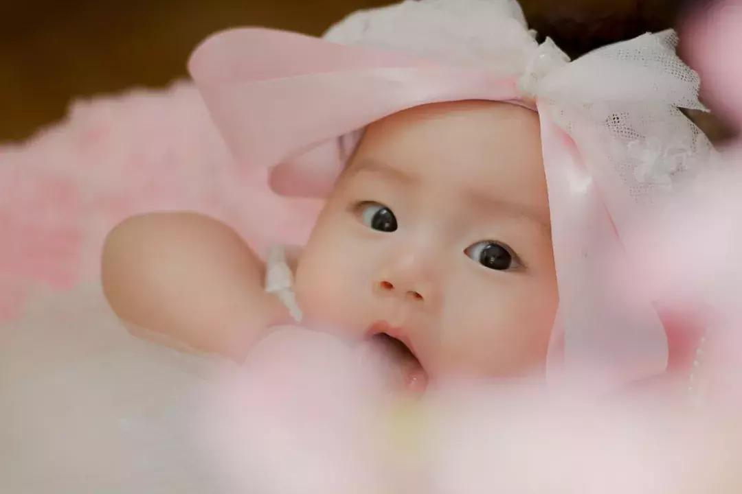 大人脸过敏刺痛能擦宝宝霜吗,大人可以抹小孩的宝宝霜吗