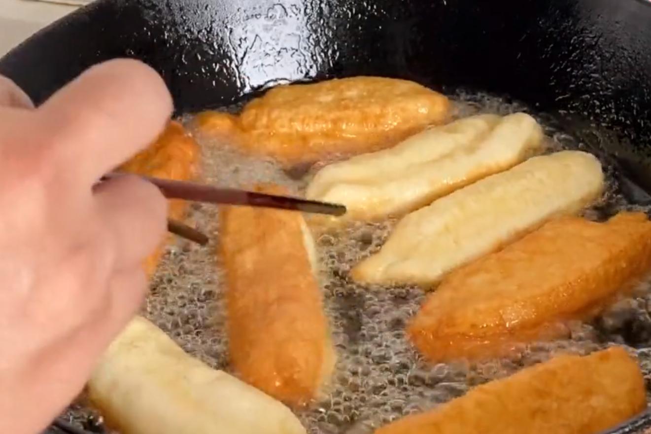 小油条香酥蓬松的做法不加鸡蛋,奶香鸡蛋小油条