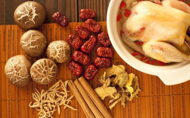 秋天嘴巴干裂起皮最快的解决方法,一到秋天嘴唇就干燥脱皮中医