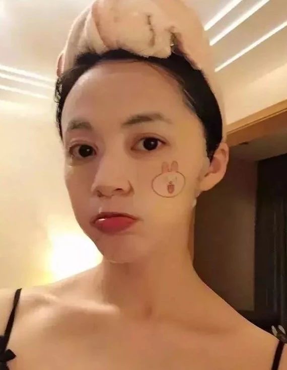 想要皮肤好买什么化妆品,明星同款白色涂抹式面膜