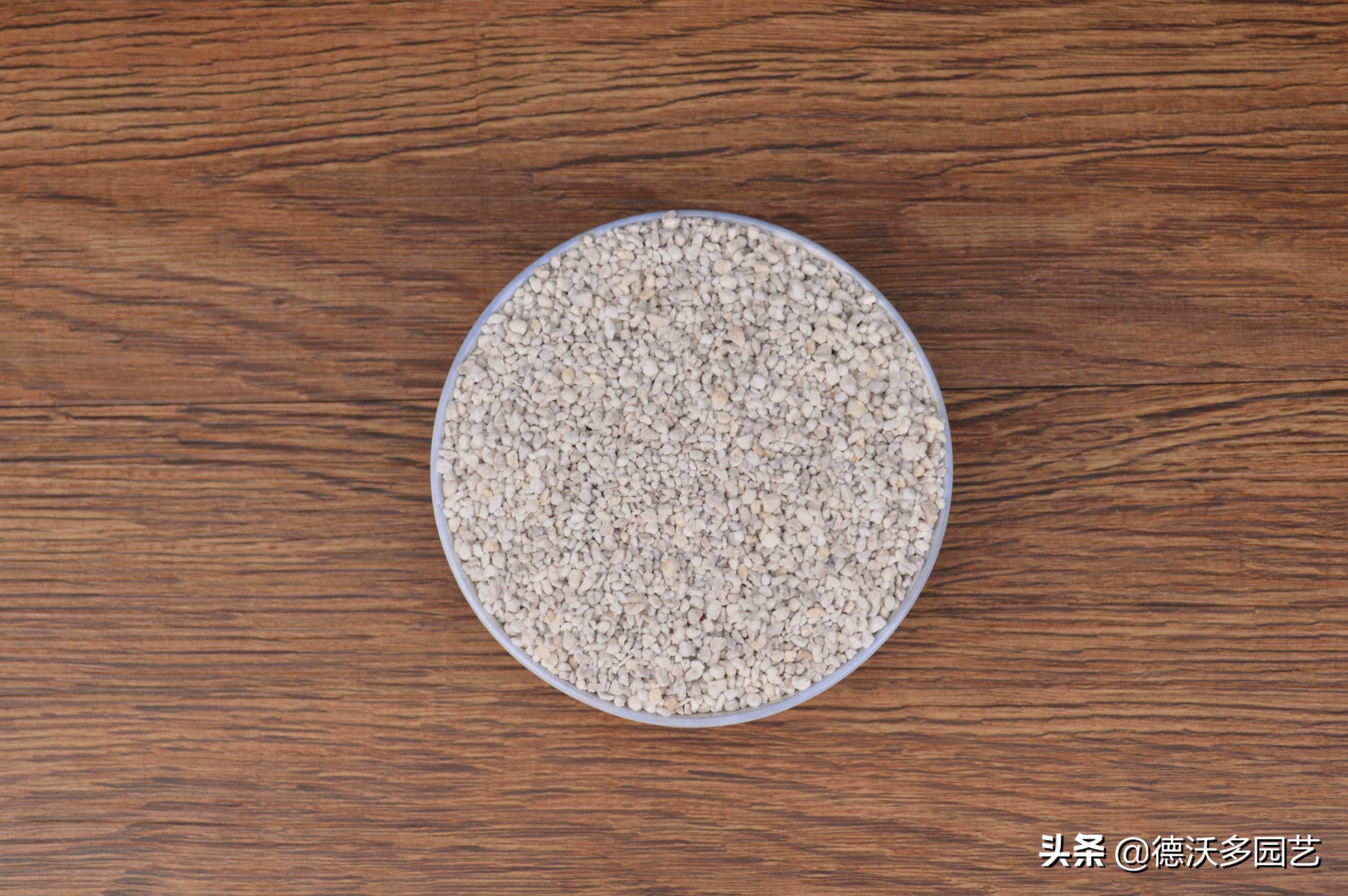 鹅卵石铺面石和麦饭石哪个好,硅藻土和麦饭石哪个铺面好