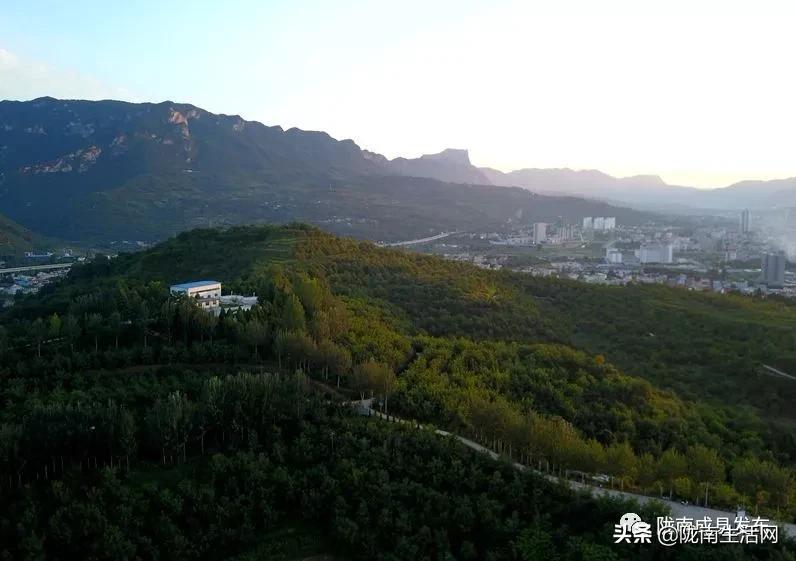 我叫成县，这是我2019年的自拍照