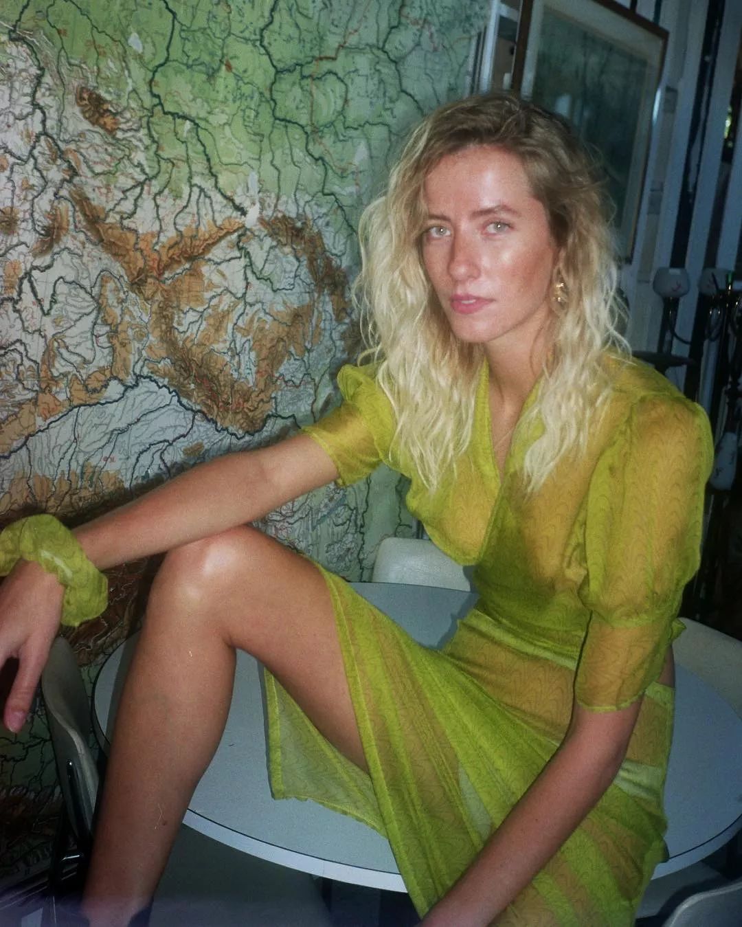 “Valentino红”降临东京，冠希哥说最近的生活“888”