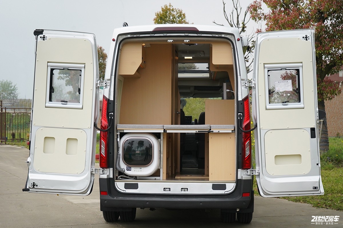 想要大空间?没门!恒温系统打造舒适二人世界,卫航V590B型房车