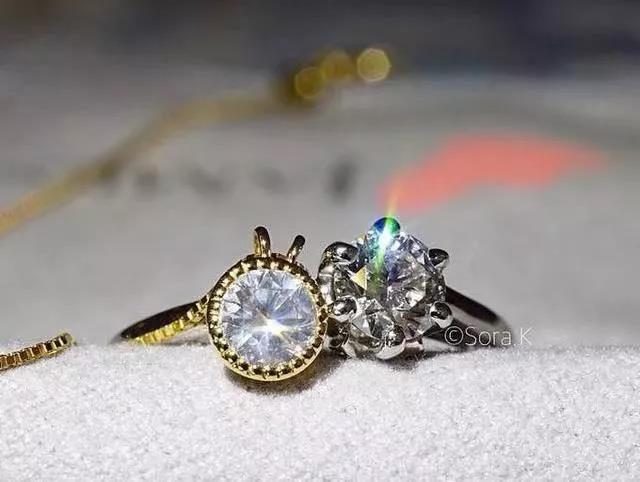 gia莫桑钻和真钻区别吗,奶咖钻与正常钻石的对比