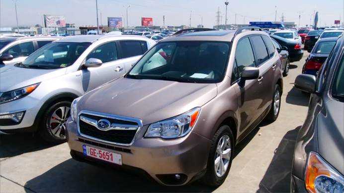 中国小伙儿海外淘车有诀窍，一眼看穿二手车的黑历史