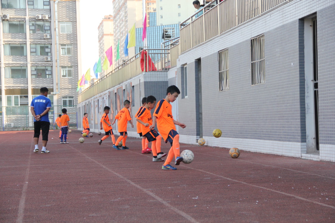 南充足球青训俱乐部,南充奥航足球俱乐部教练