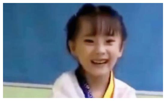 小糯米手舞足蹈小模样神似杨幂,小糯米练跆拳道杨幂心疼哭了