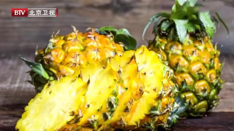 菠萝怎么吃要不要用盐水泡,吃菠萝要用什么盐水清洗