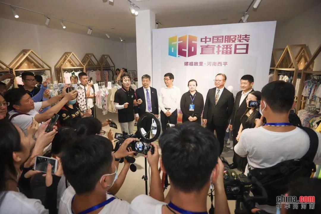 服装热销直播,服装直播放量