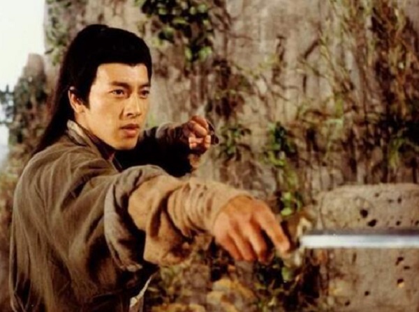 笑傲江湖,华山派为什么特别穷?连首徒令狐冲的零花钱都不多?