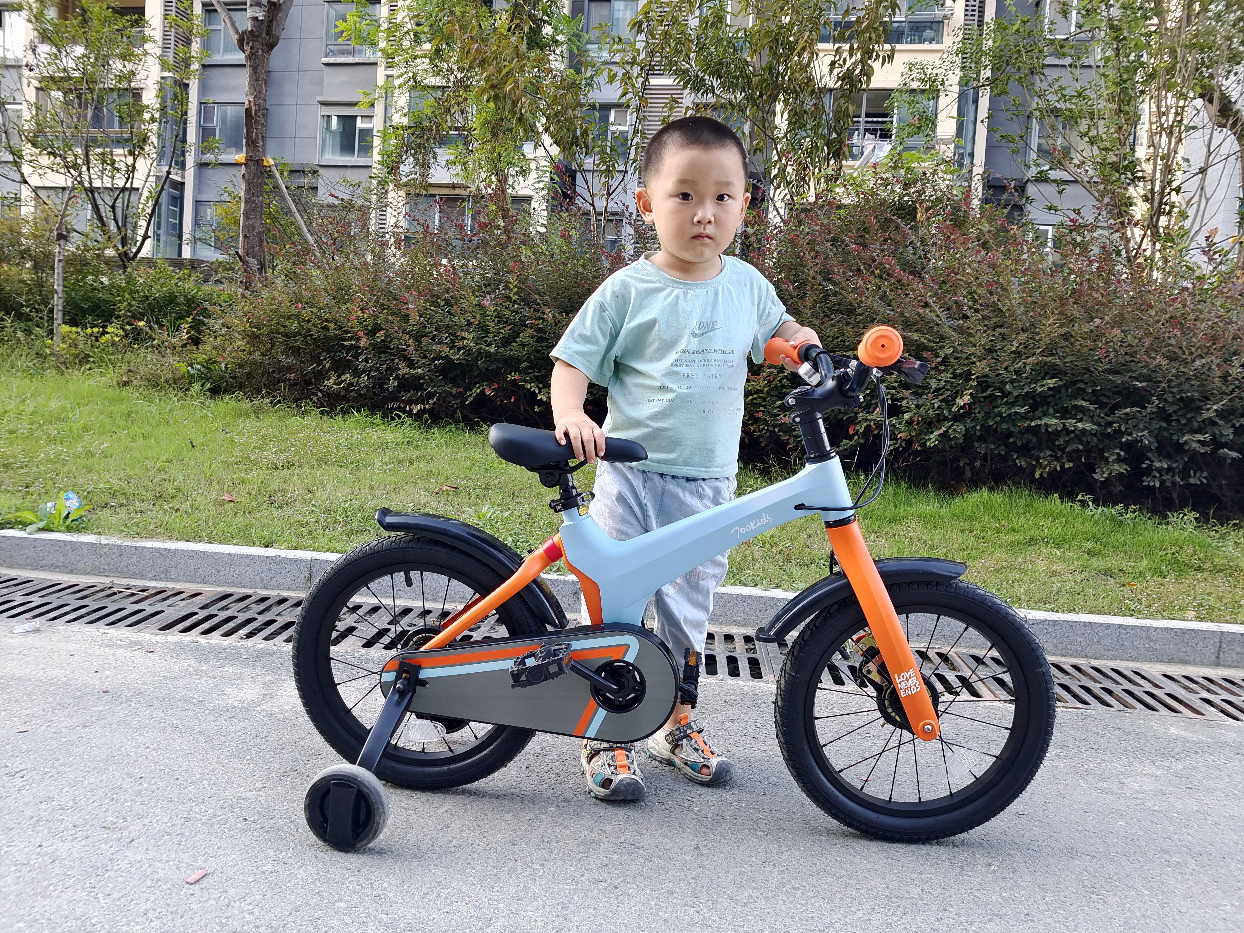 骑行不再成为负担,孩子使用更安全,柒小佰运动减震自行车体验