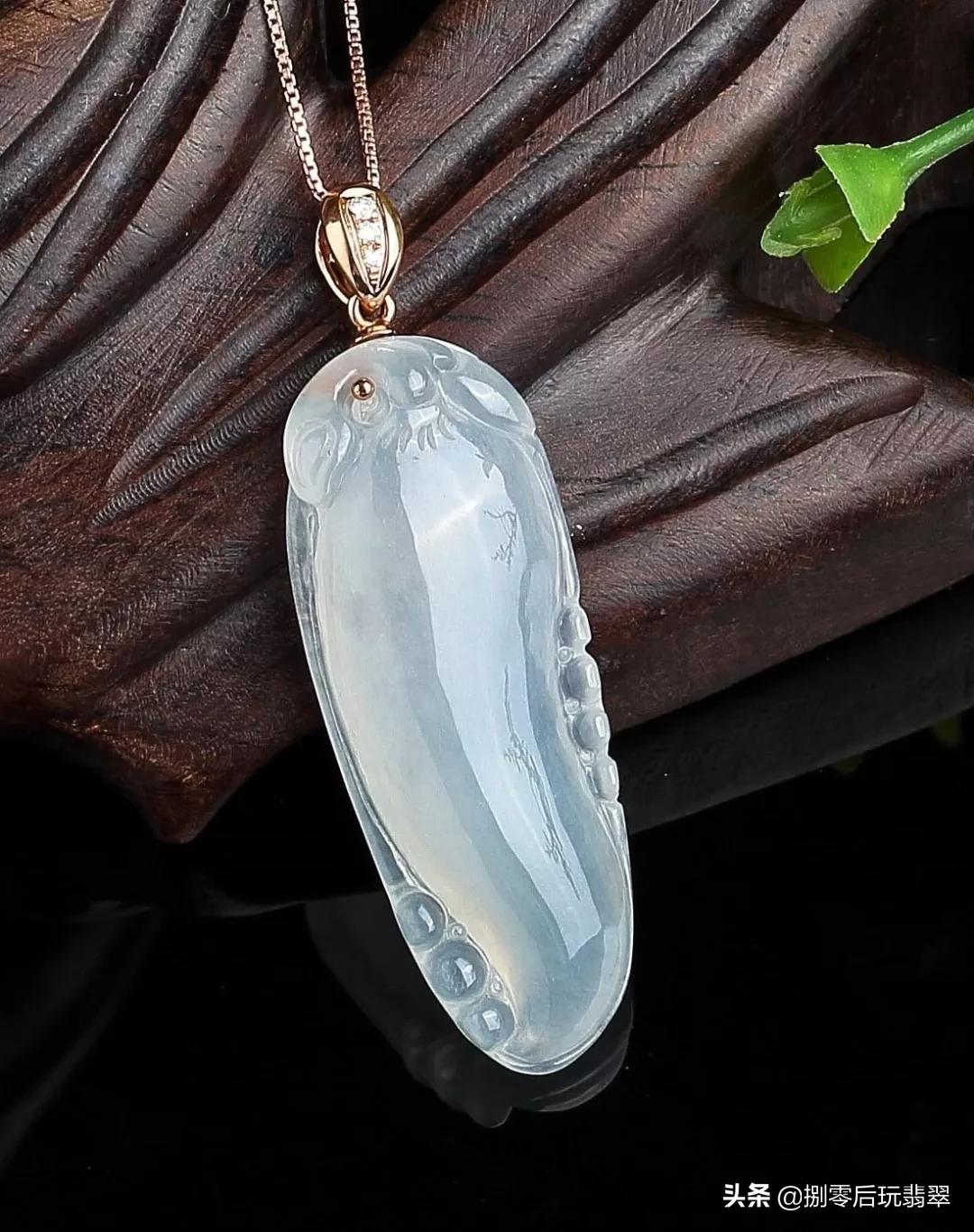 水头好的豆种翡翠手镯多少钱,豆种翡翠的水头