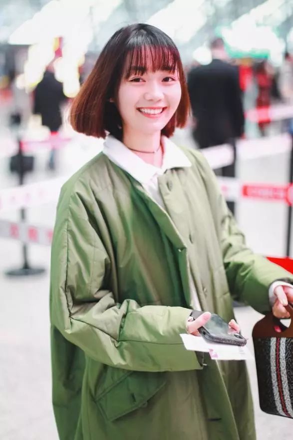 段奥娟蓝色衣服,段奥娟机场绿衣