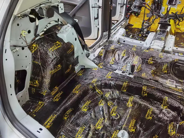 2023款大众高尔夫隔音效果测试,大白鲨隔音高尔夫r