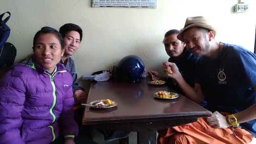 探秘尼泊尔羽球:国家队午餐吃方便面川崎球拍最畅销