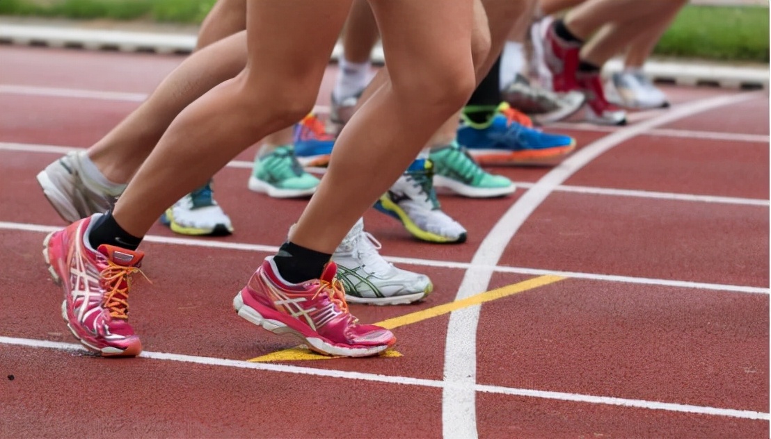 跑步拿满分的技巧教学,体育老师公认最省力的跑步方式