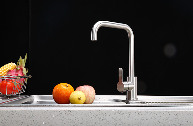 水槽漏水怎么办厨房水槽漏水的原因及处理办法