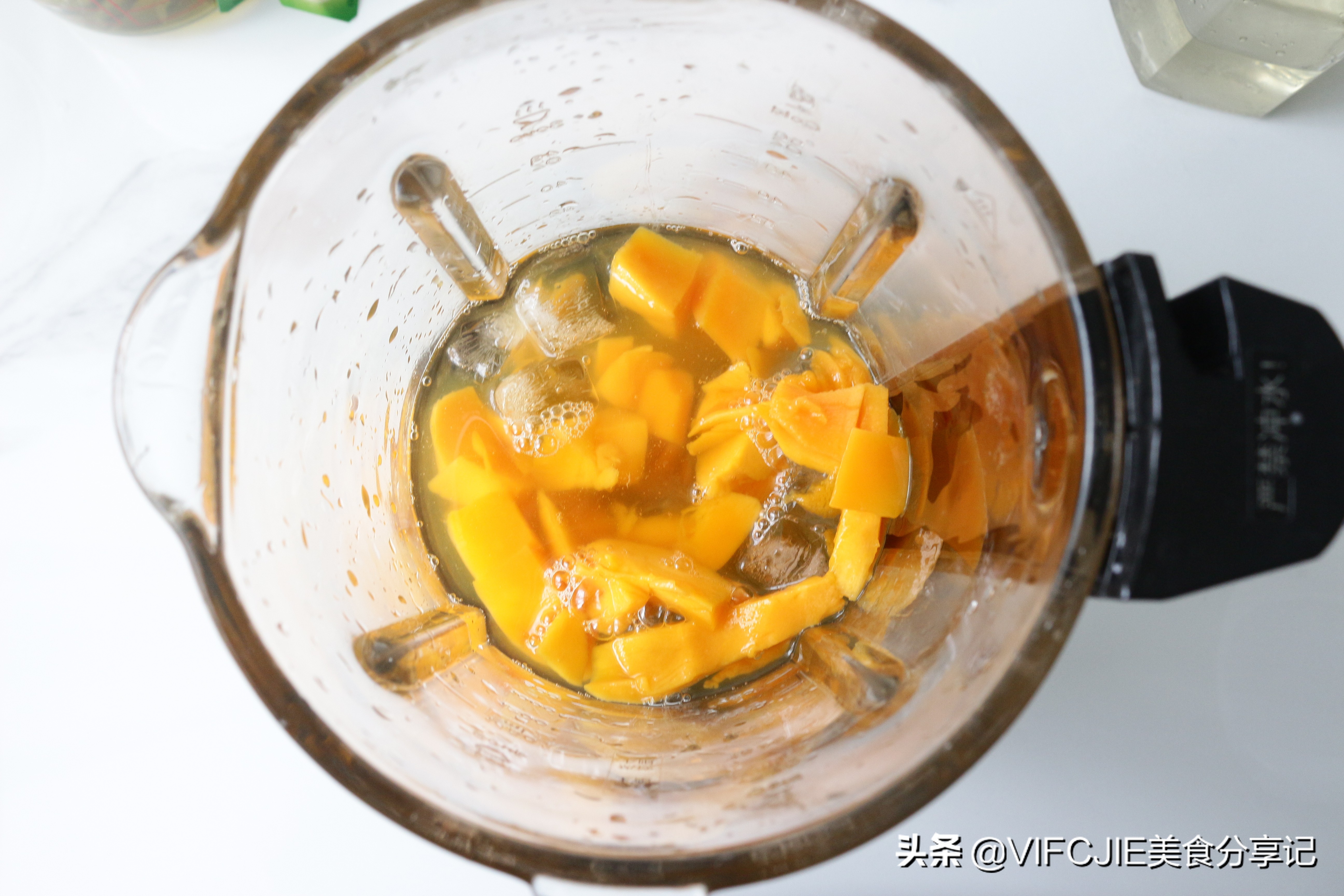 冬天适合做的水果奶盖茶,在家不用冰就能做的饮料