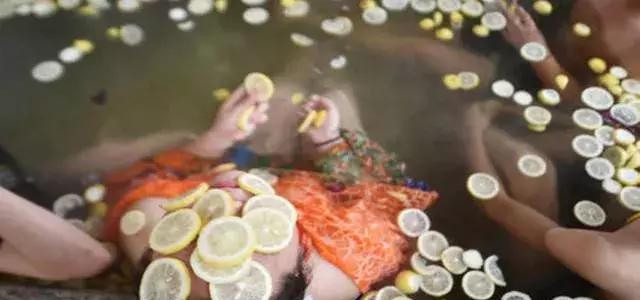 天生皮肤黑怎么调理能变白,天生皮肤黑的男生怎么变白