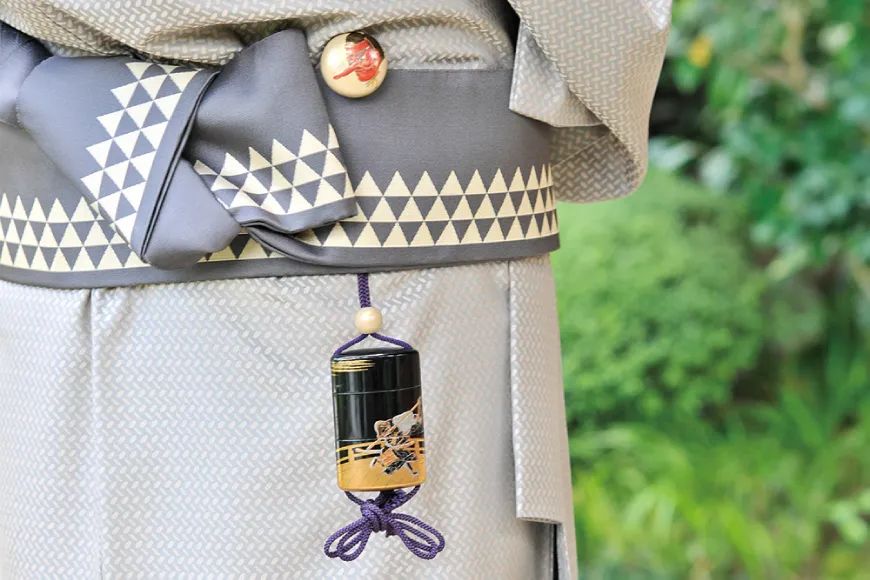 YSL的灵感缪斯居然是这件来自日本的炫富神器?