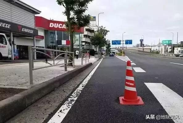 英国发明的道路修补液,绝对是修路神器