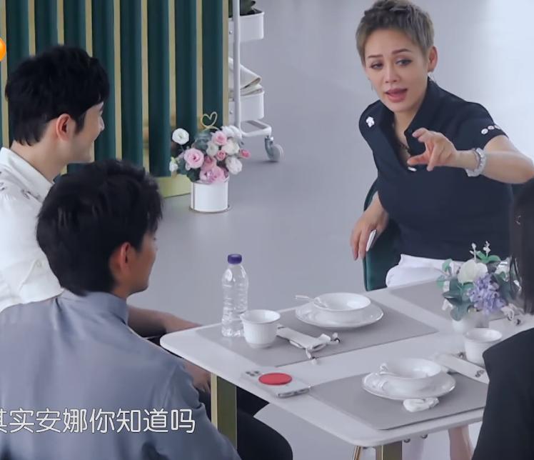 一季比一季难看？《中餐厅5》不靠谱，全员不会做饭，尴尬又无聊