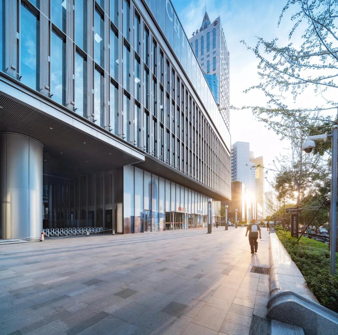 济南泺源大街8号绿城金融中心,济南标志建筑绿地中心