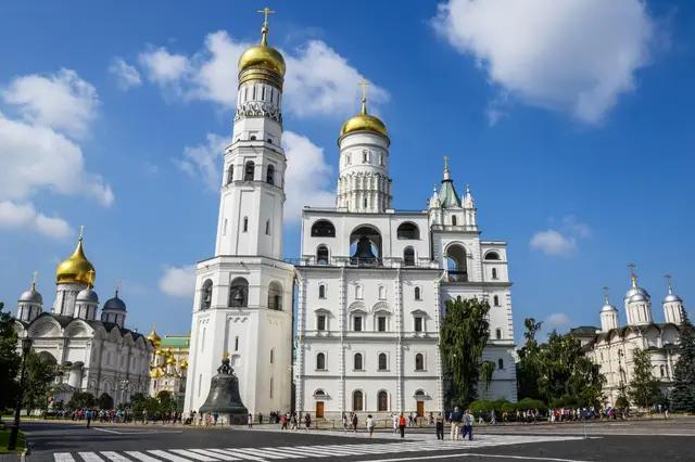 捐赠完扭头就跑，钢铁直男铁憨憨俄罗斯：请原谅我不会写诗