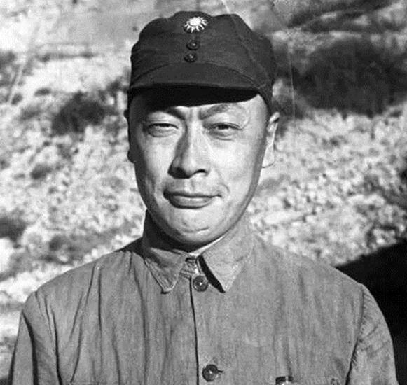 陈毅元帅写“天地君亲师”,有人笑道:四个字都写错了