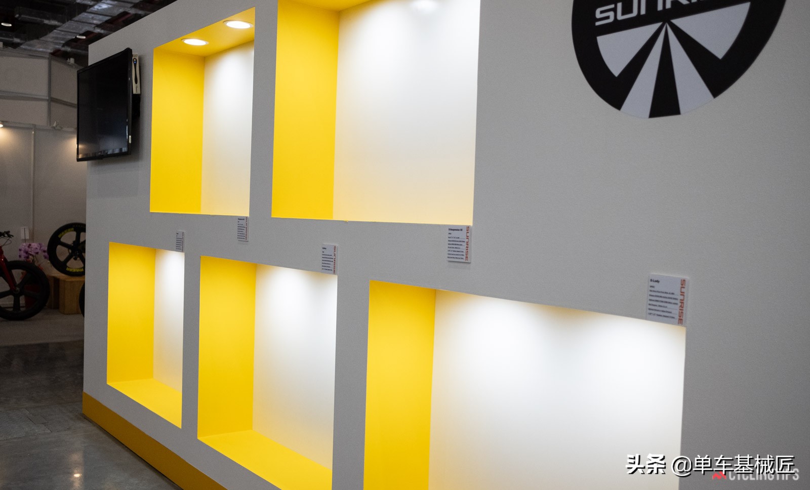 这是飞机，这是鸟……不，这是一个无压迫感的自行车车座