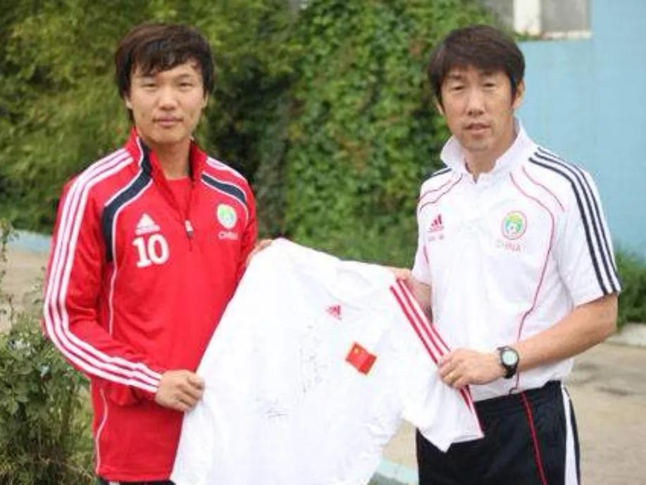 国足目前最有潜力的前腰,国足的前腰位置