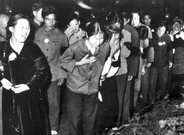 毛主席逝世对国际的影响：金日成亲自前往中国驻朝鲜大使馆吊唁