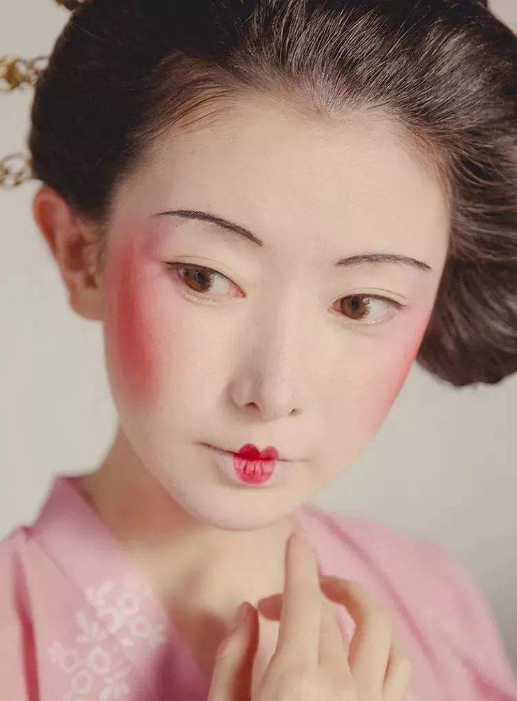 古代胭脂彩妆推荐哪款好,古代女子化妆用的胭脂图片