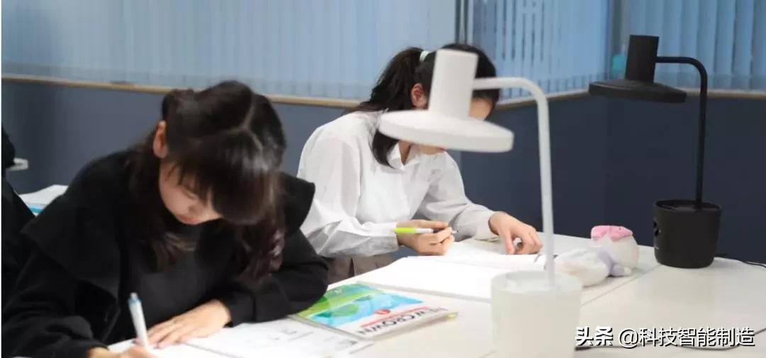 乔布斯用的台灯 (乔布斯选的台灯)