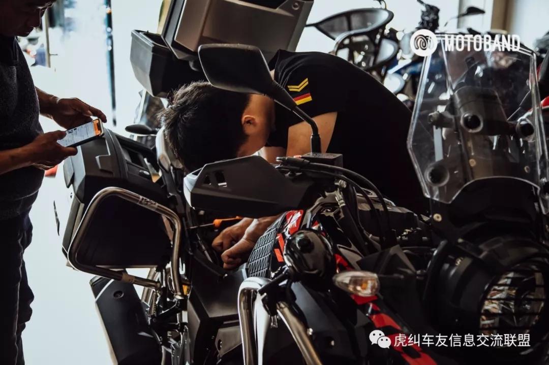 贝纳利幼狮500辐条轮爆胎,贝纳利幼狮500公路版改牌照架