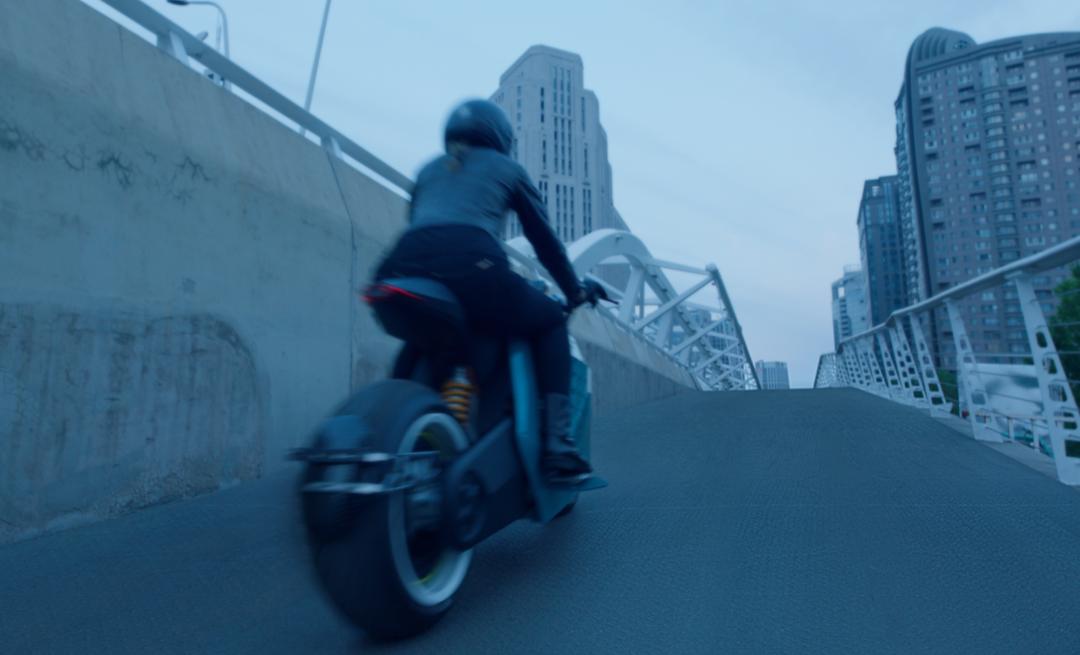 国人制作机器人,国产首款“可拆装电摩”来了