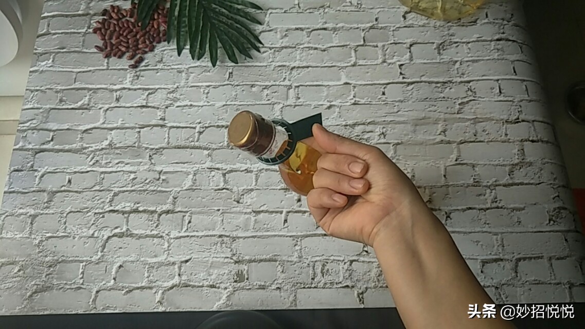 油瓶上的提手怎么取下来,旧塑料油桶把手利用