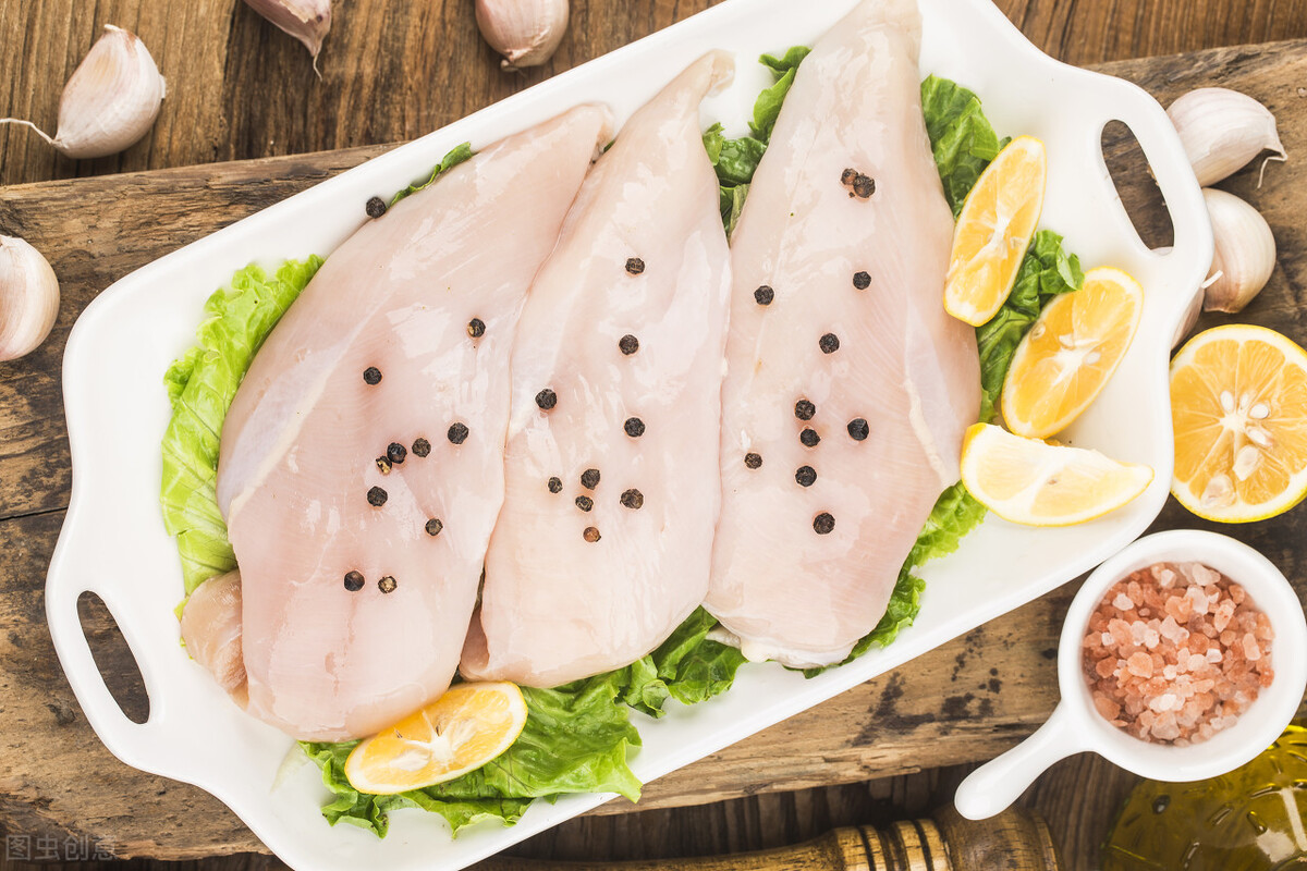 白胡椒与黑胡椒的区别哪个好吃,黑胡椒和白胡椒有什么区别煲汤