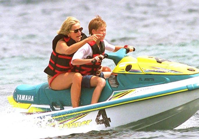 38岁的戴安娜,戴安娜生第一胎和查尔斯合影