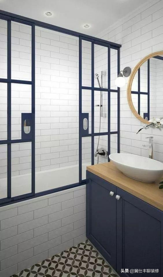 卫生间小怎么设计淋浴和马桶,卫生间放木桶浴缸装修设计图