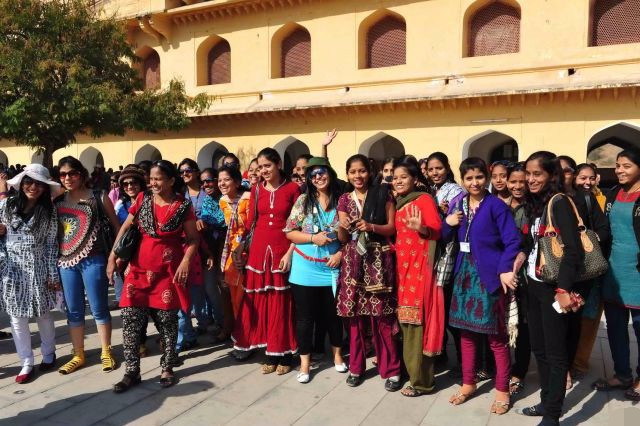 中印边境印度美女多吗,印度女孩为什么包着严严实实的