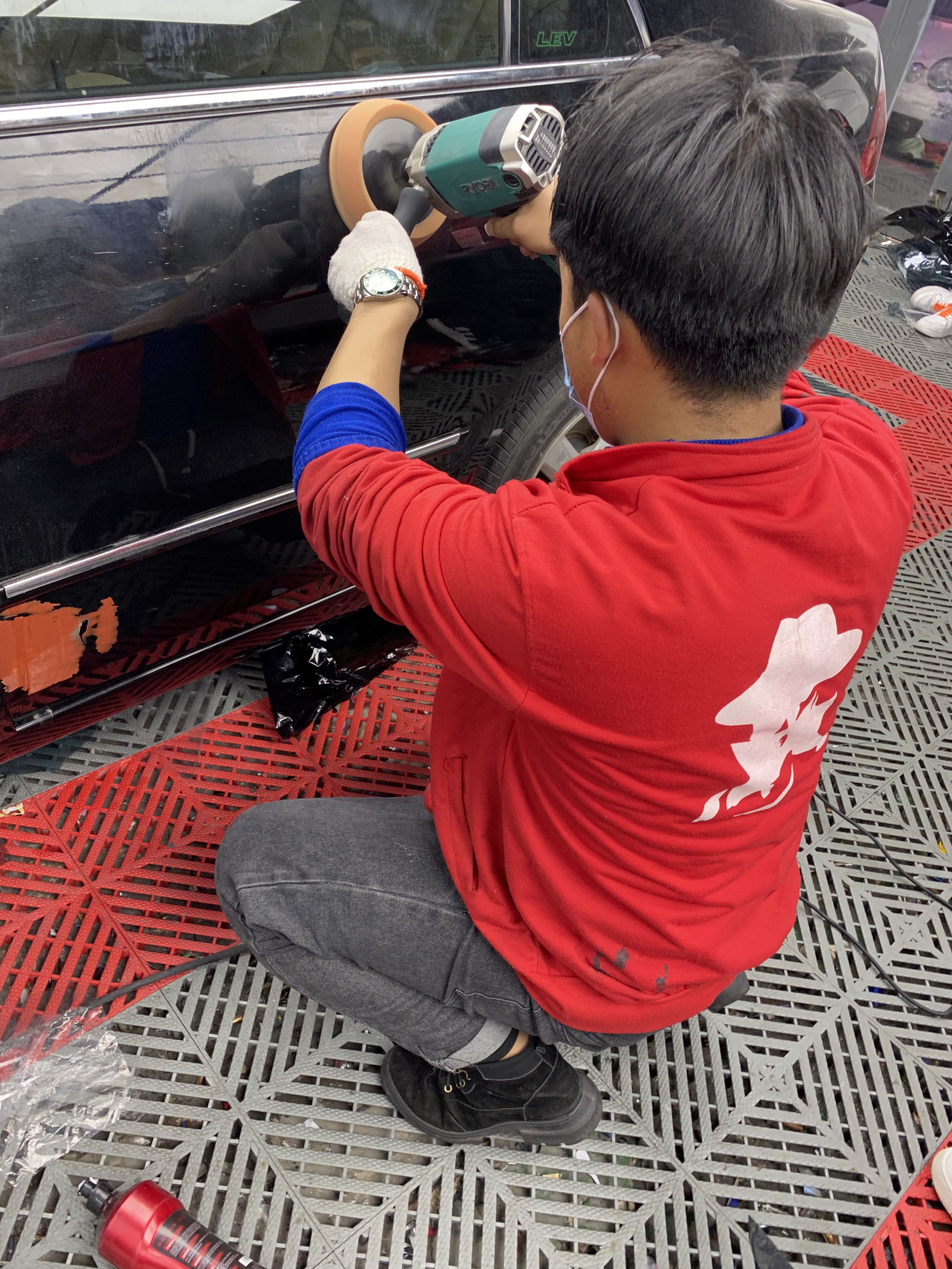 新手如何使用汽车抛光机,抛光机使用方法教程